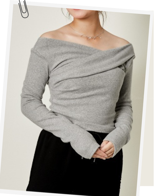 🇯🇵Japan ♥Collar-bone-revealing x loose-fitting, draped asymmetrical top
♥ A piece that shows off your waistline
🔎 ɪᴛᴇᴍ ɴᴏ:SS-JS13730296